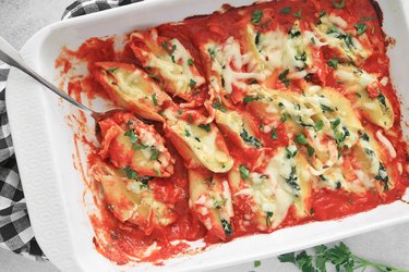 Spinach artichoke stuffed shells