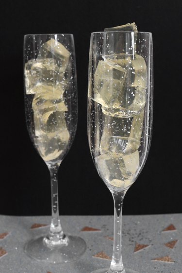 How to Make Champagne Jello Shots