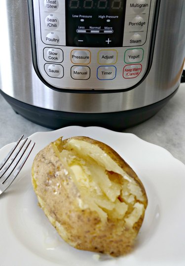 how to cook baked potatoes in an Instant Pot