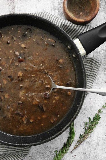 Simmer vegan gravy