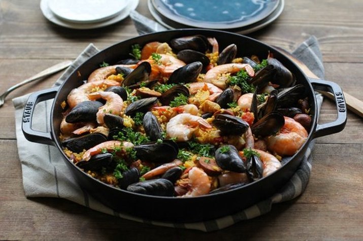 How to Make Seafood Paella